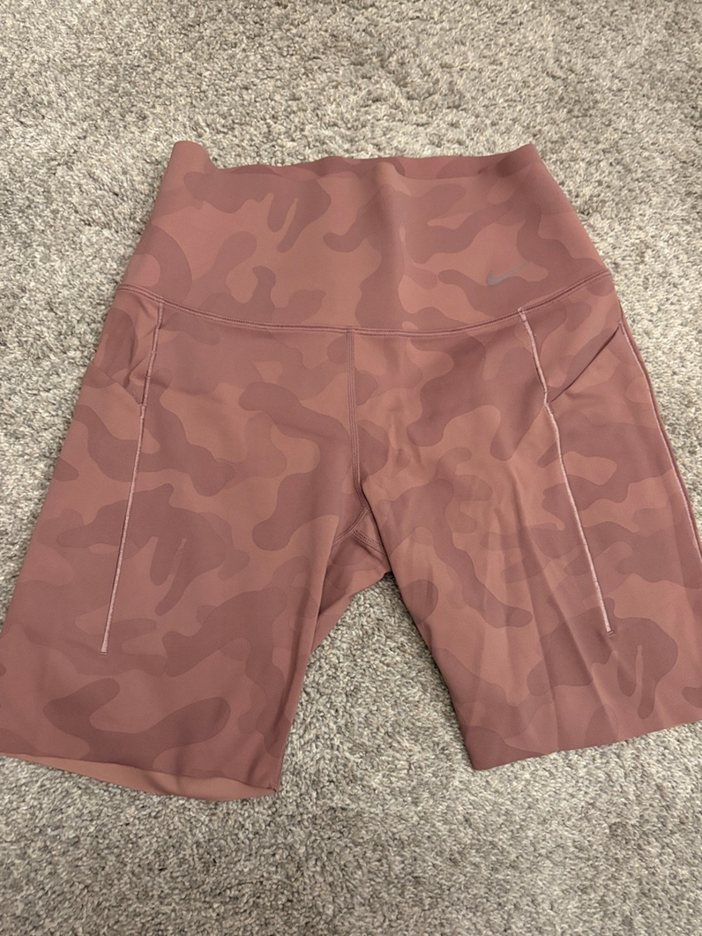 High-Waist Nike universa Camo Biker Shorts - Rose Taupe M
